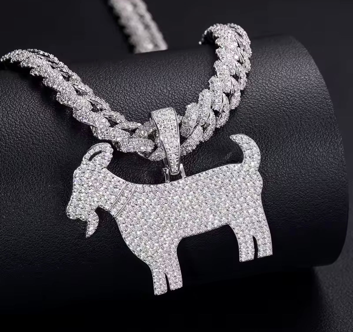 Goat Pendant Vvs Clarity Moissanite 💎